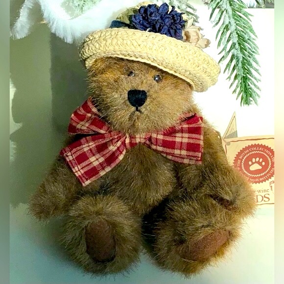 Gen-you-wine BOYDS Bears “Betty Jane Maybeary” - Picture 8 of 9